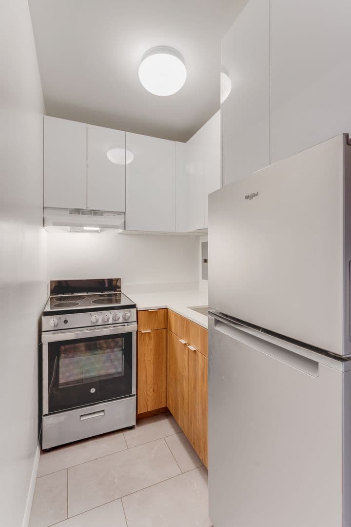 Oaklyn Apartment: 714 White Horse Pike