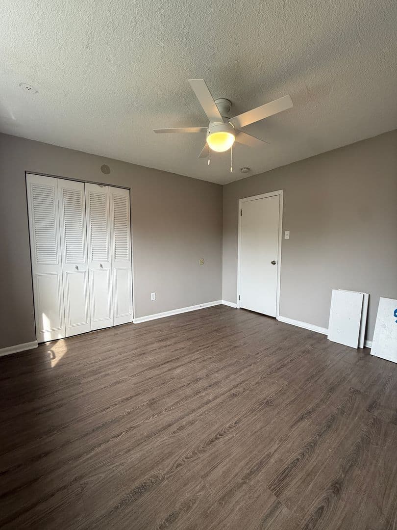 Audubon Apartment: 200 W Merchant St