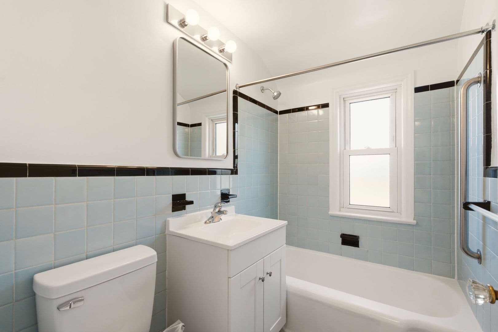 Oaklyn Apartment: 207 Reading Ave