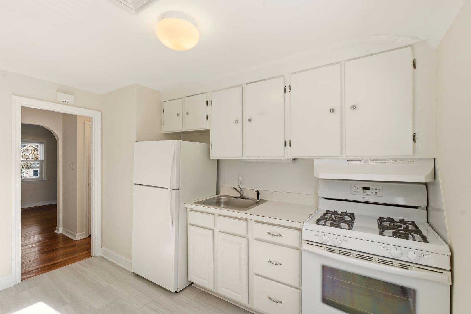 Oaklyn Apartment: 207 Reading Ave