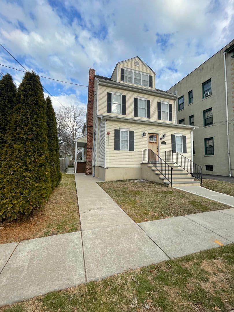 Audubon Apartment: 117 Chestnut St