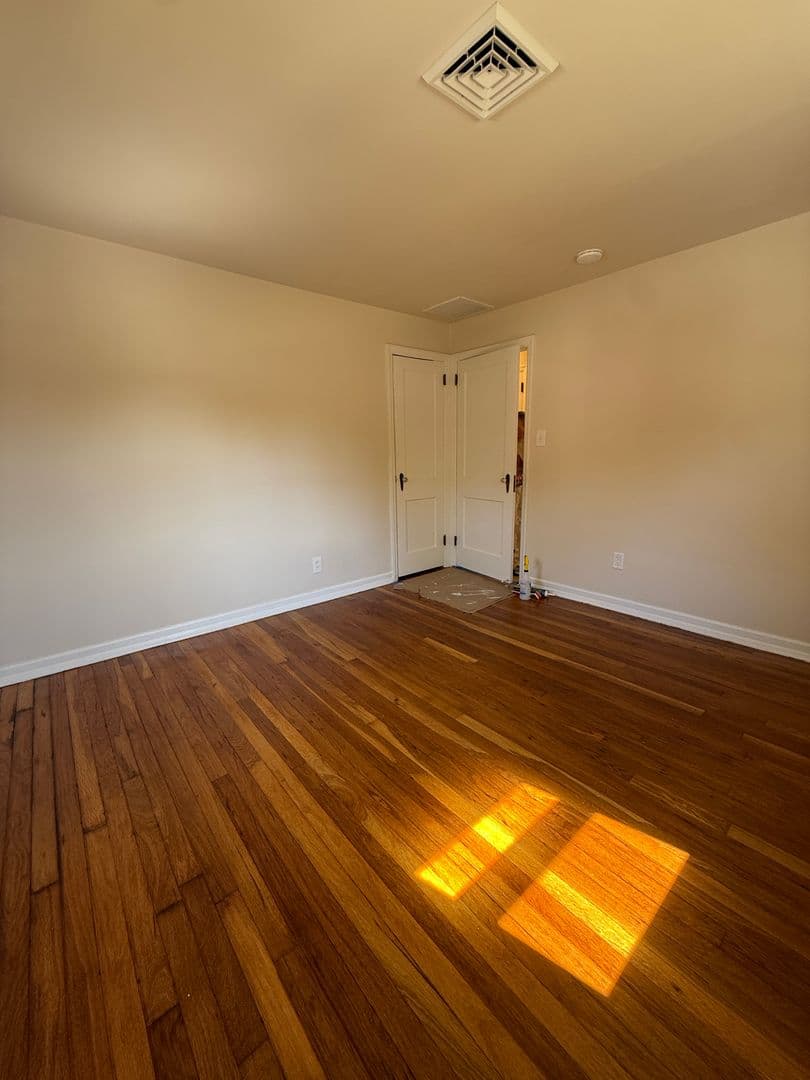 Oaklyn Apartment: 212 Manheim Ave