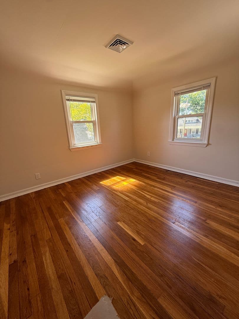 Oaklyn Apartment: 212 Manheim Ave