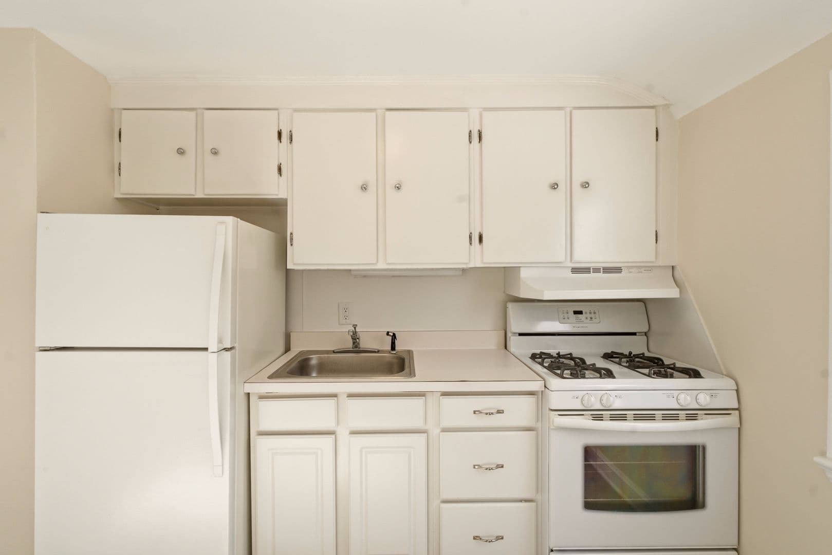 Oaklyn Apartment: 207 Reading Ave