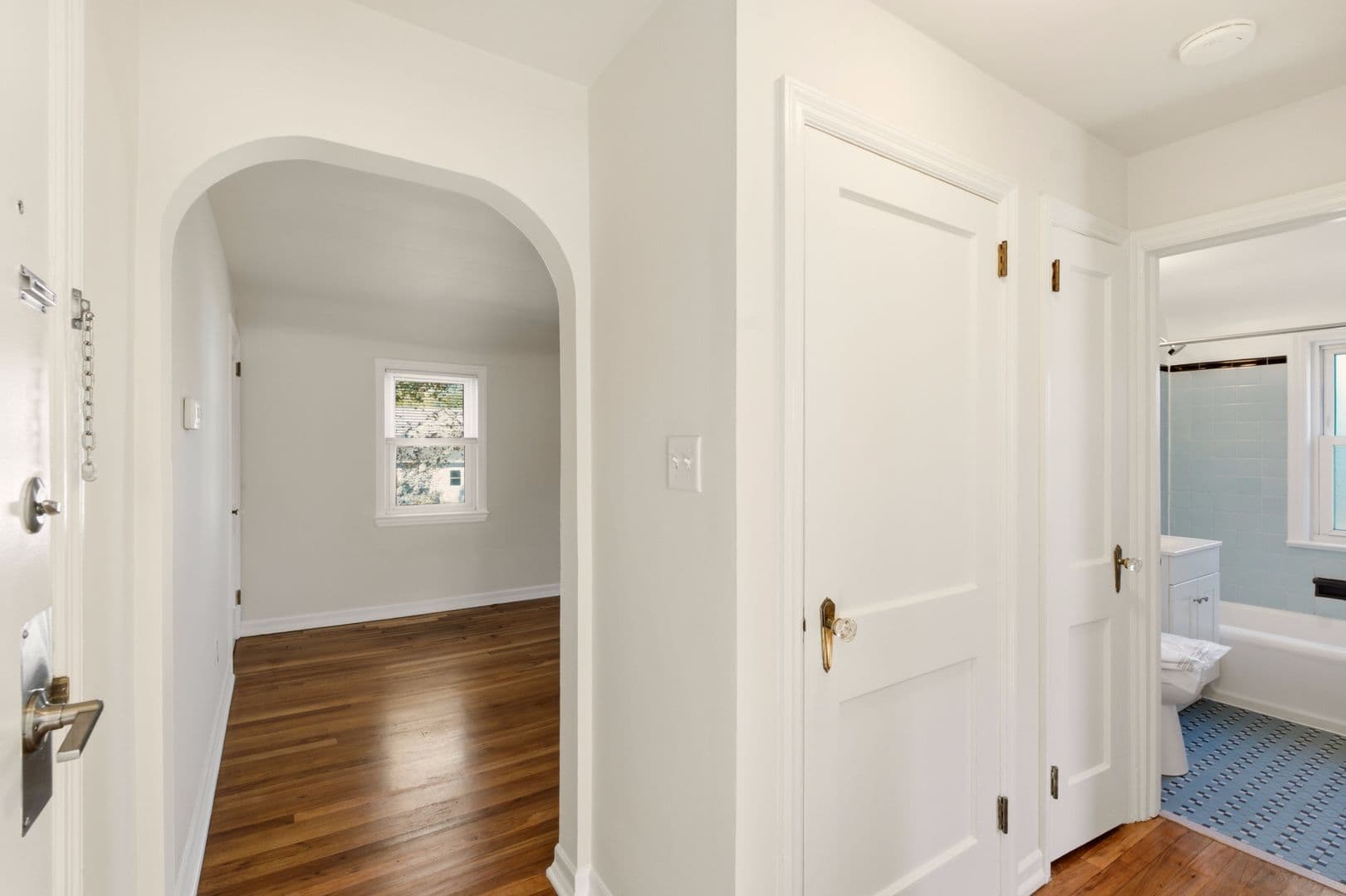 Oaklyn Apartment: 207 Reading Ave