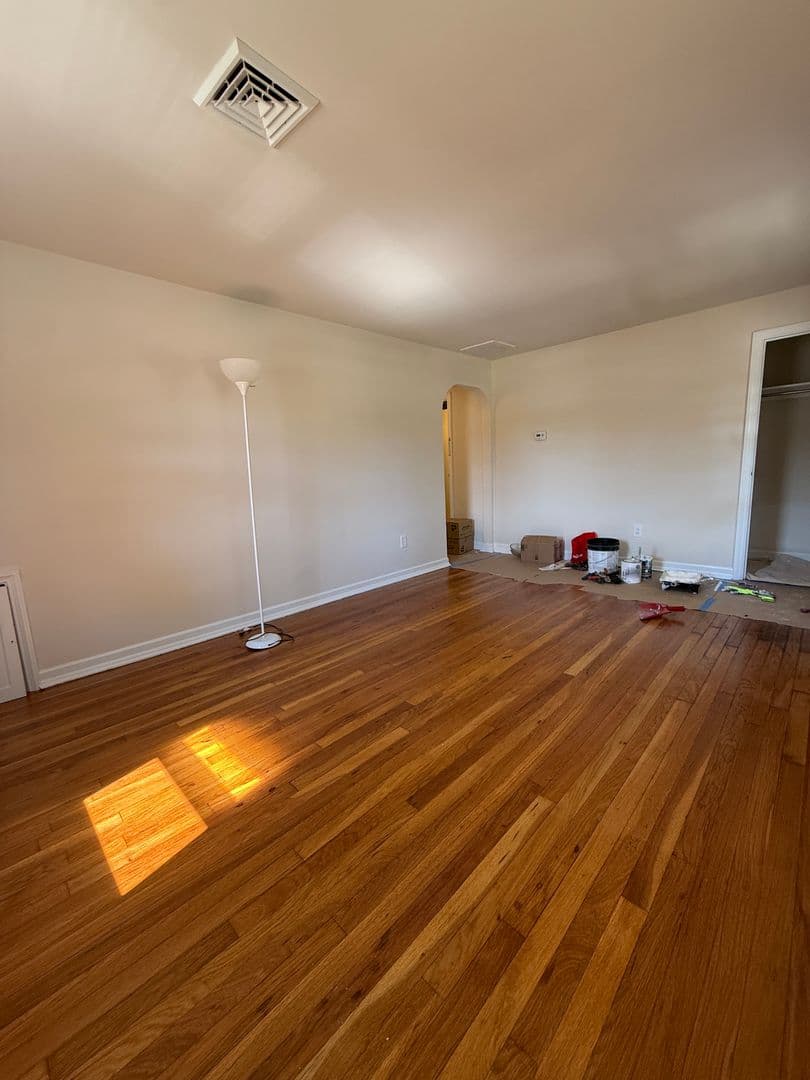 Oaklyn Apartment: 212 Manheim Ave