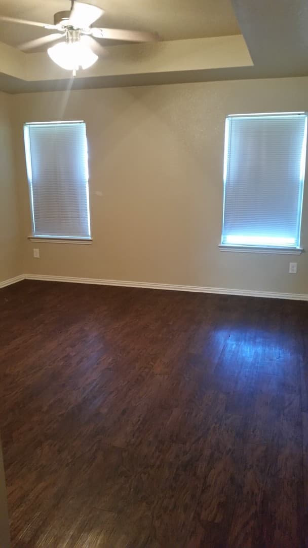 Duncan Apartment: 11 W Maple
