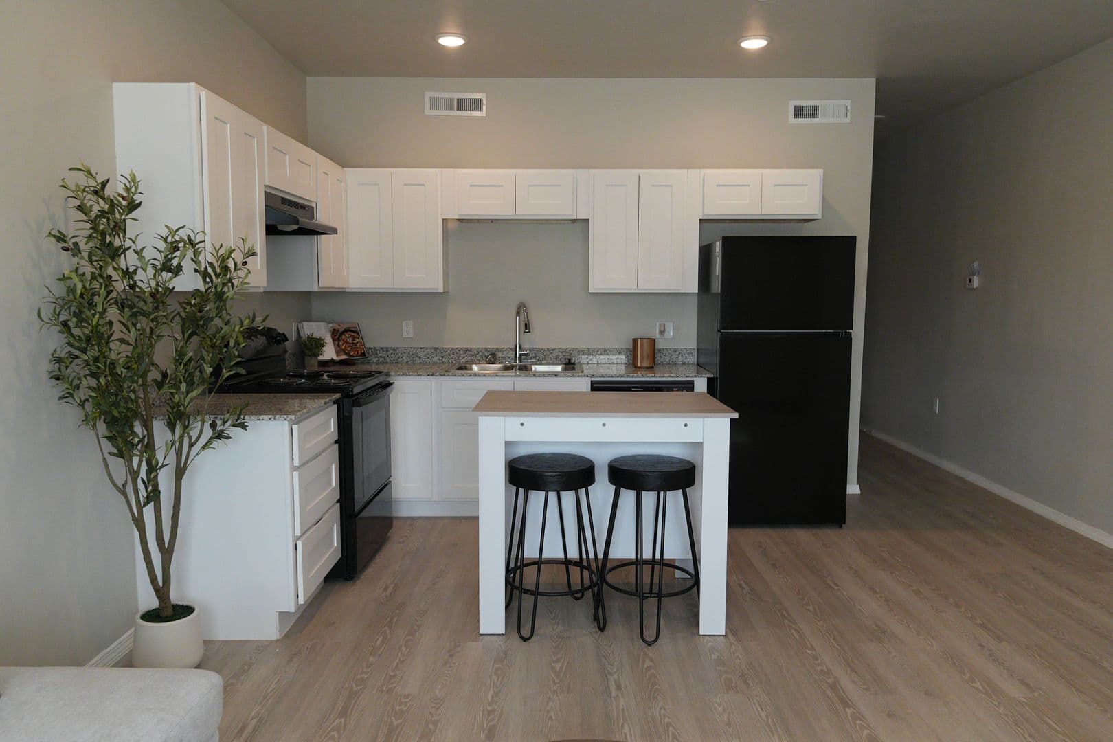 Oklahoma City Apartment: 1515 S MacArthur Blvd