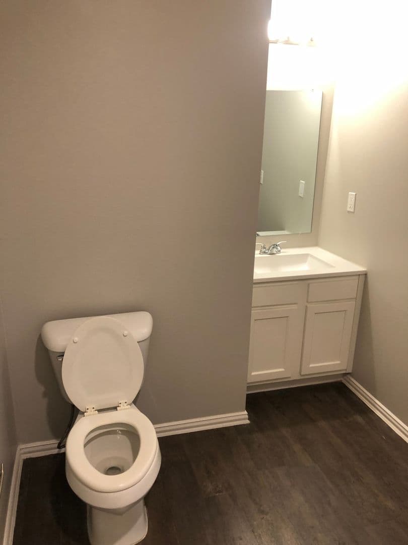Guymon Apartment: 1641 NE 4th street