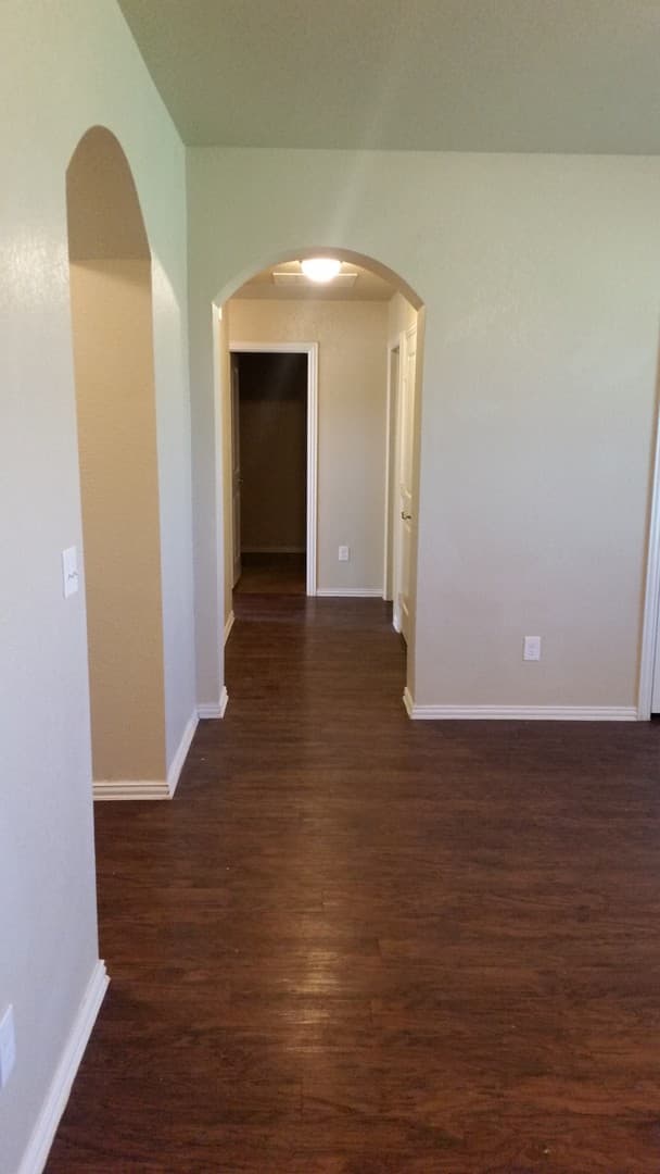 Duncan Apartment: 11 W Maple