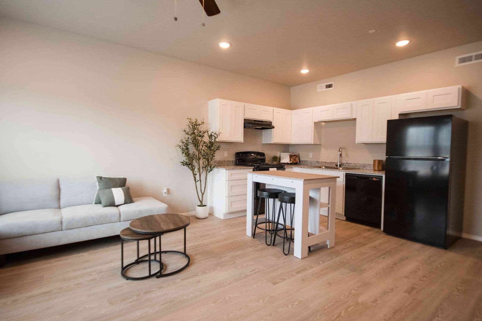 Oklahoma City Apartment: 1515 S MacArthur Blvd