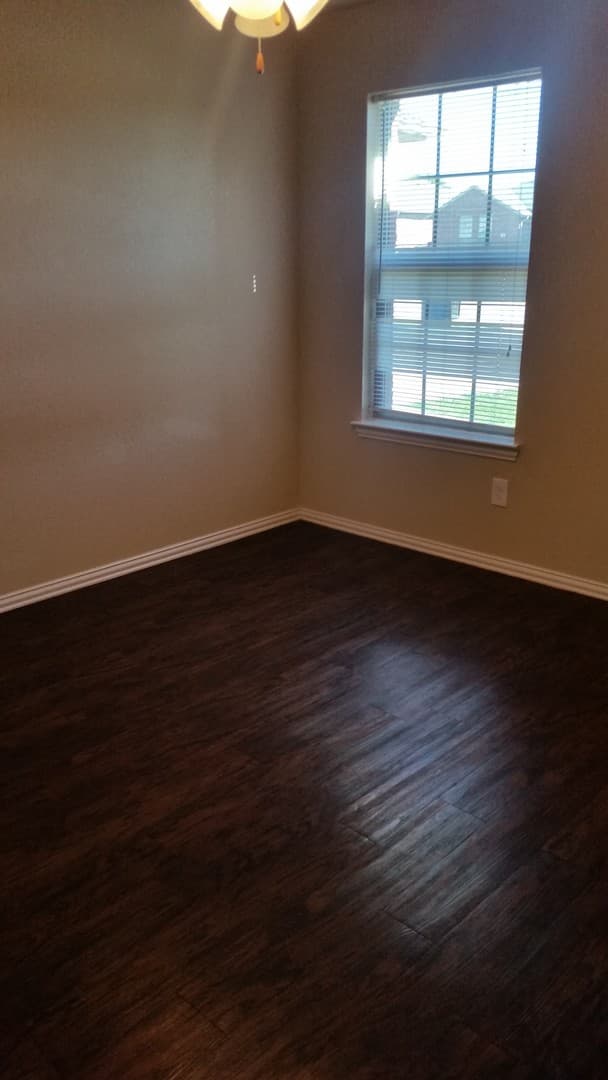 Duncan Apartment: 11 W Maple