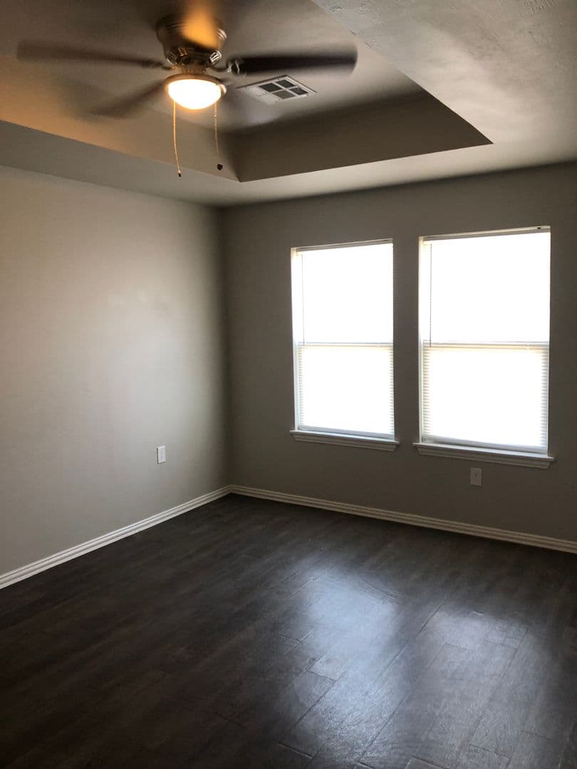 Guymon Apartment: 1641 NE 4th street