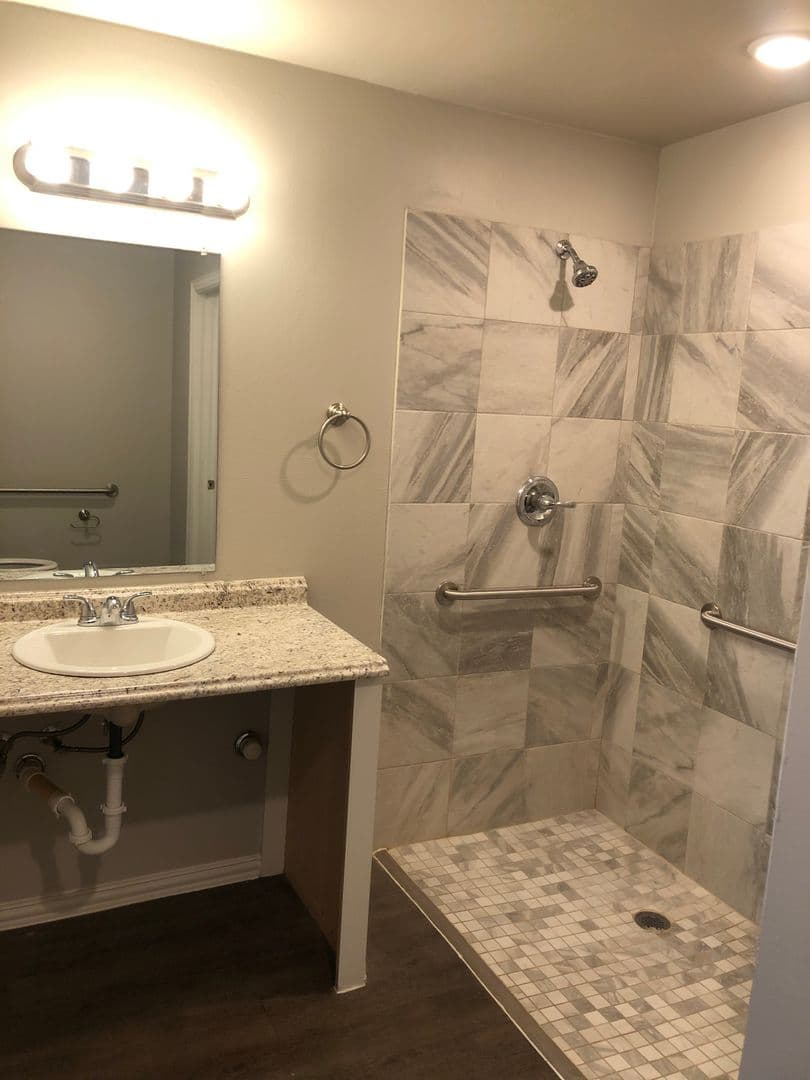 Guymon Apartment: 1641 NE 4th street