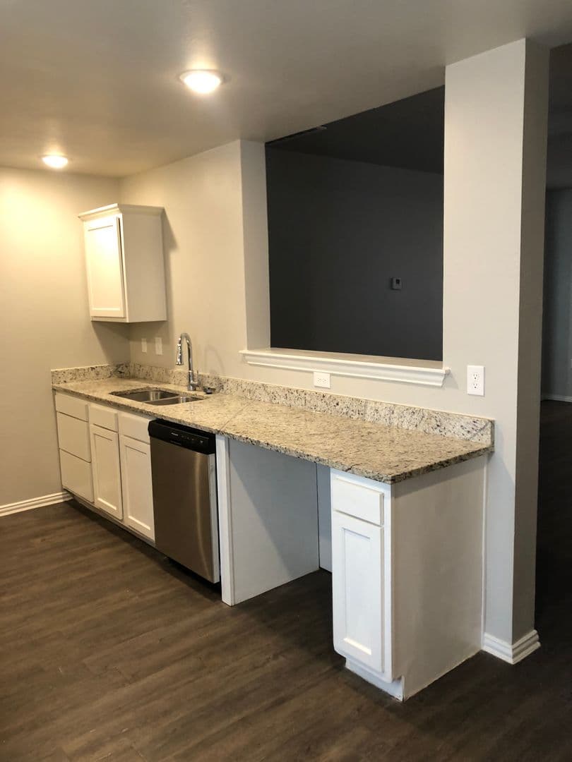 Guymon Apartment: 1641 NE 4th street