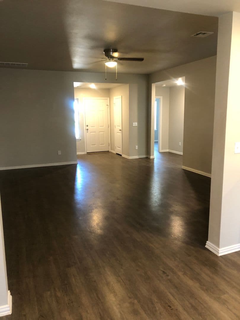 Guymon Apartment: 1641 NE 4th street