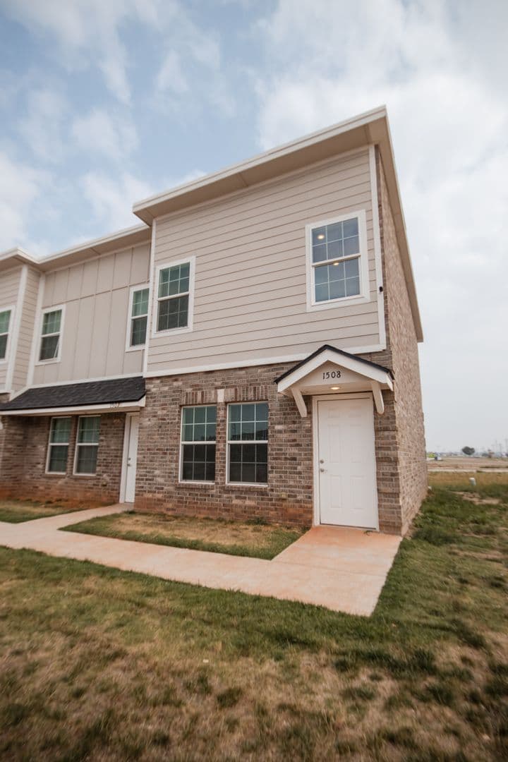 Oklahoma City Apartment: 1515 S MacArthur Blvd