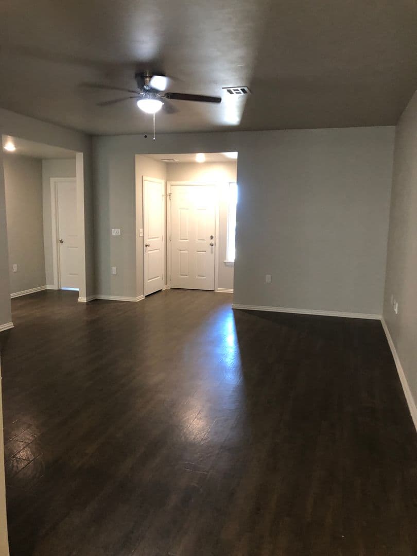Guymon Apartment: 1641 NE 4th street