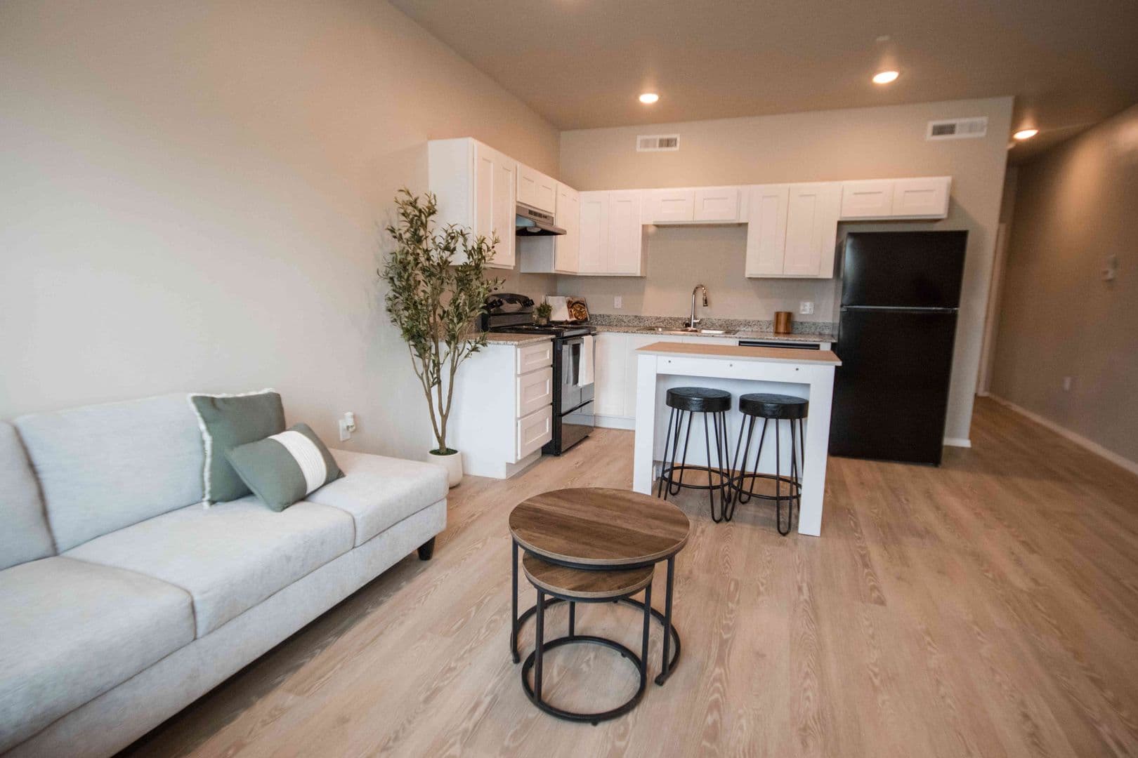 Oklahoma City Apartment: 1515 S MacArthur Blvd