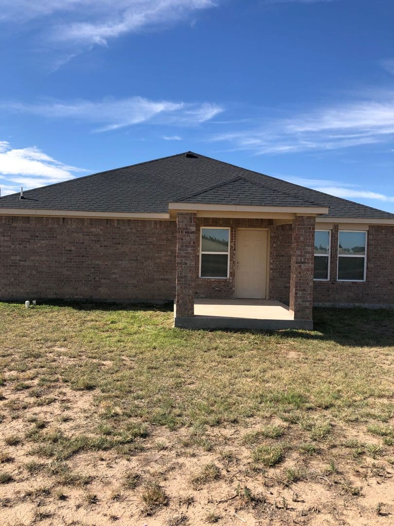 Guymon Apartment: 1641 NE 4th street