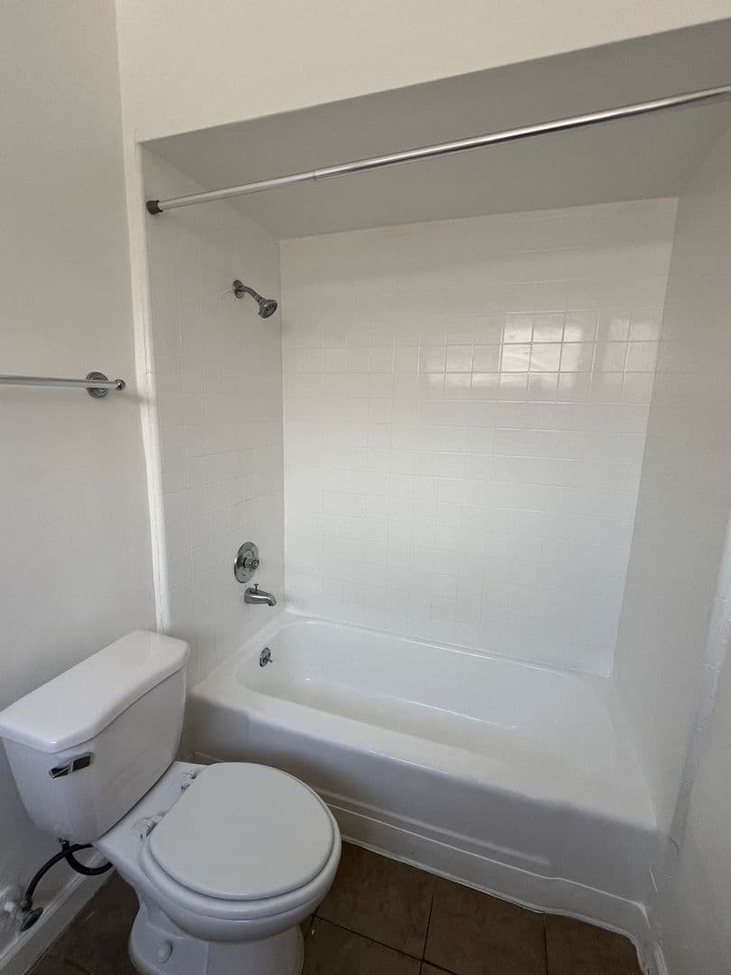 Los Angeles Apartment: 1636 N. Fuller Avenue