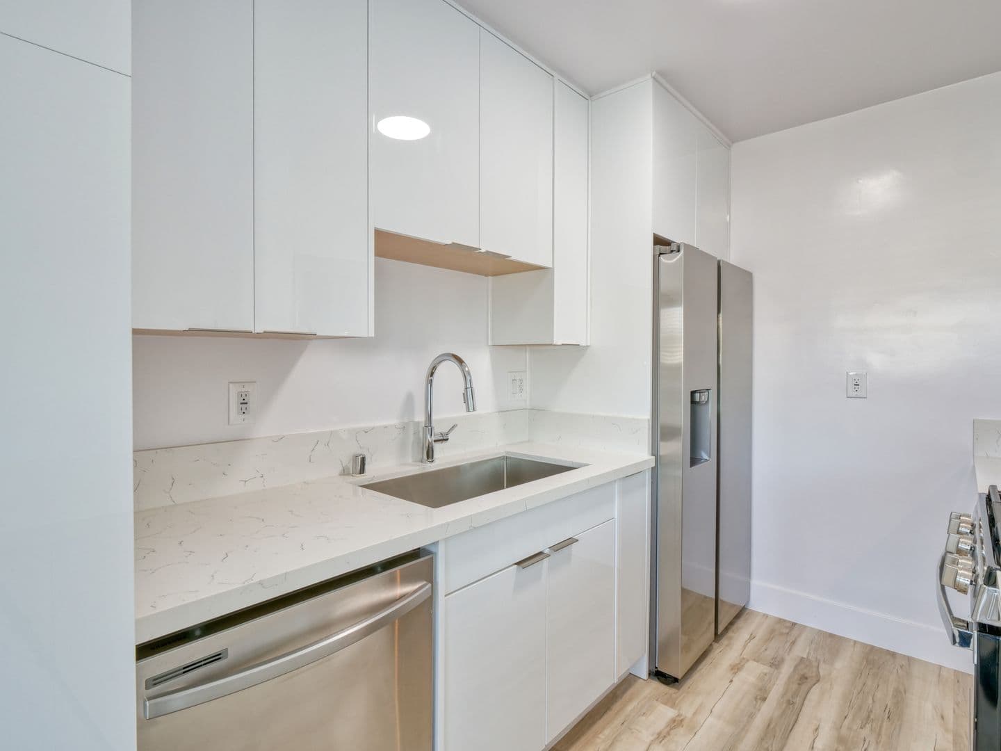 Los Angeles Apartment: 3721 Westwood Boulevard