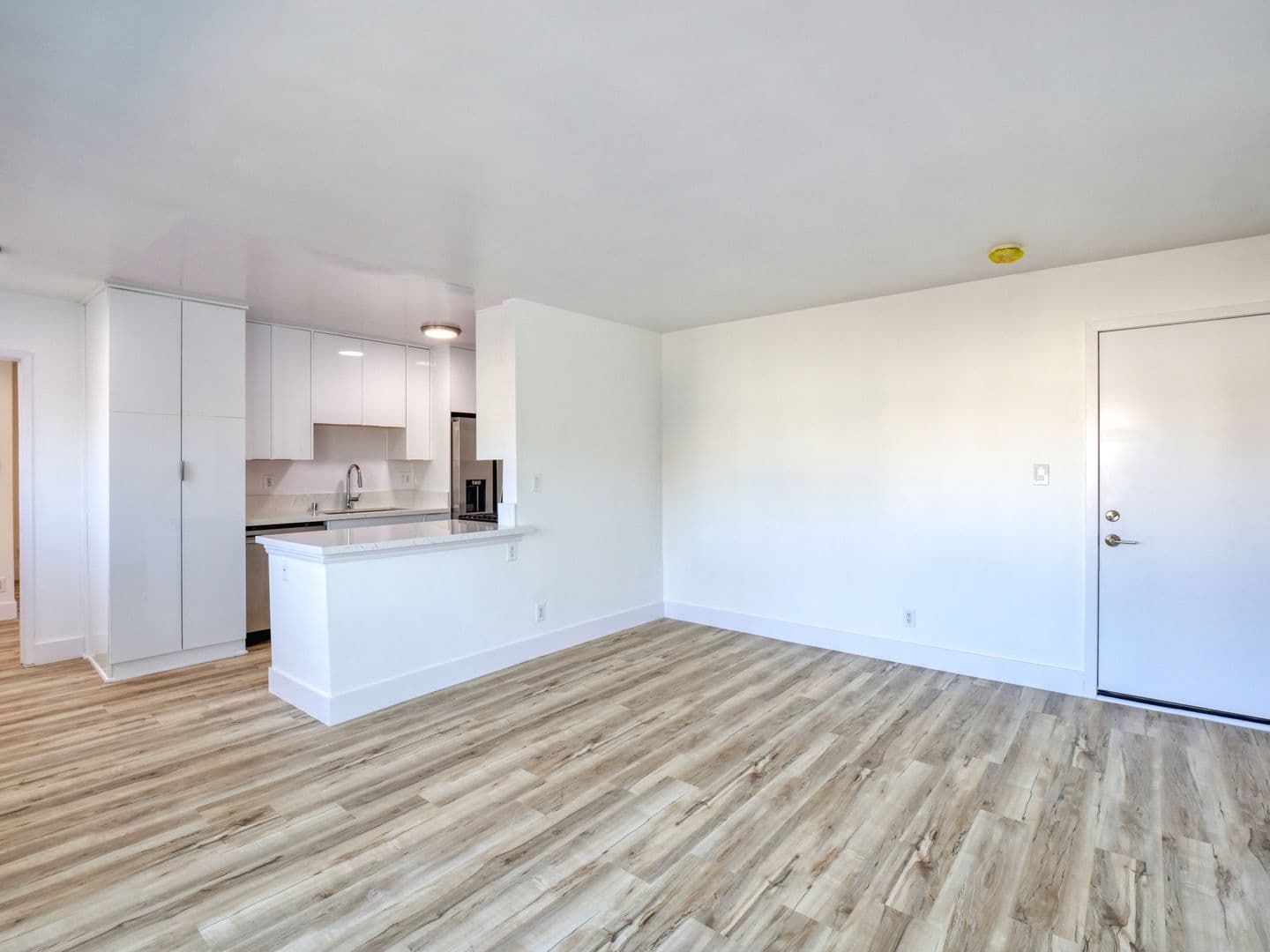 Los Angeles Apartment: 3721 Westwood Boulevard