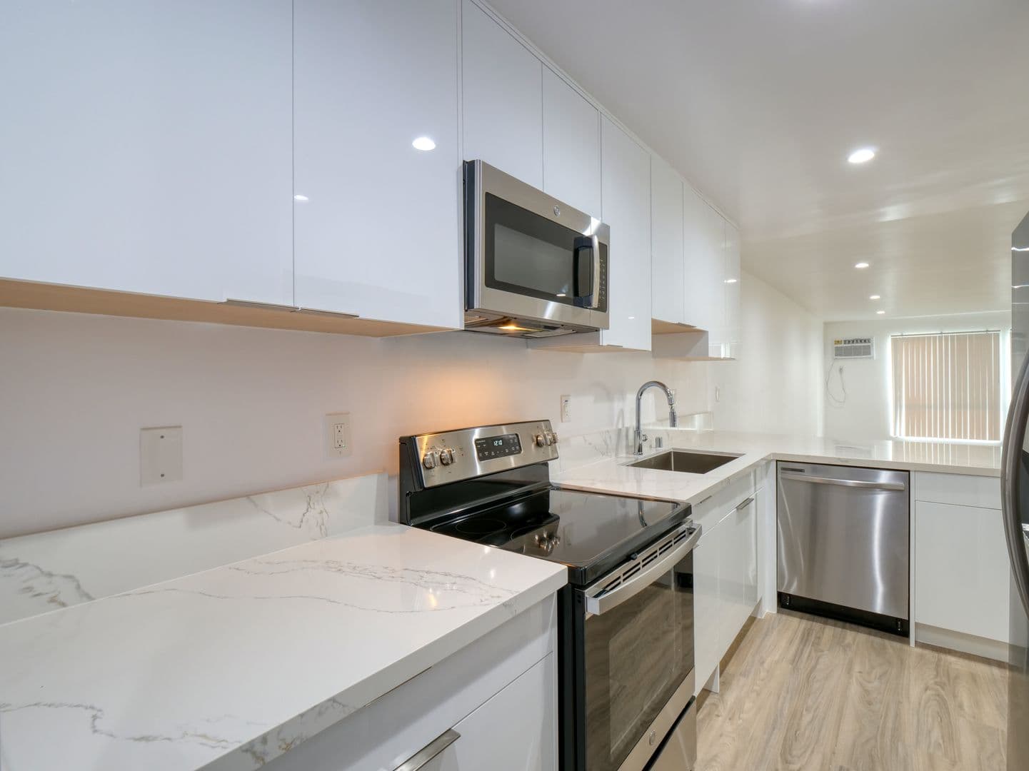 West Hollywood Apartment: 526 N. Orlando Avenue