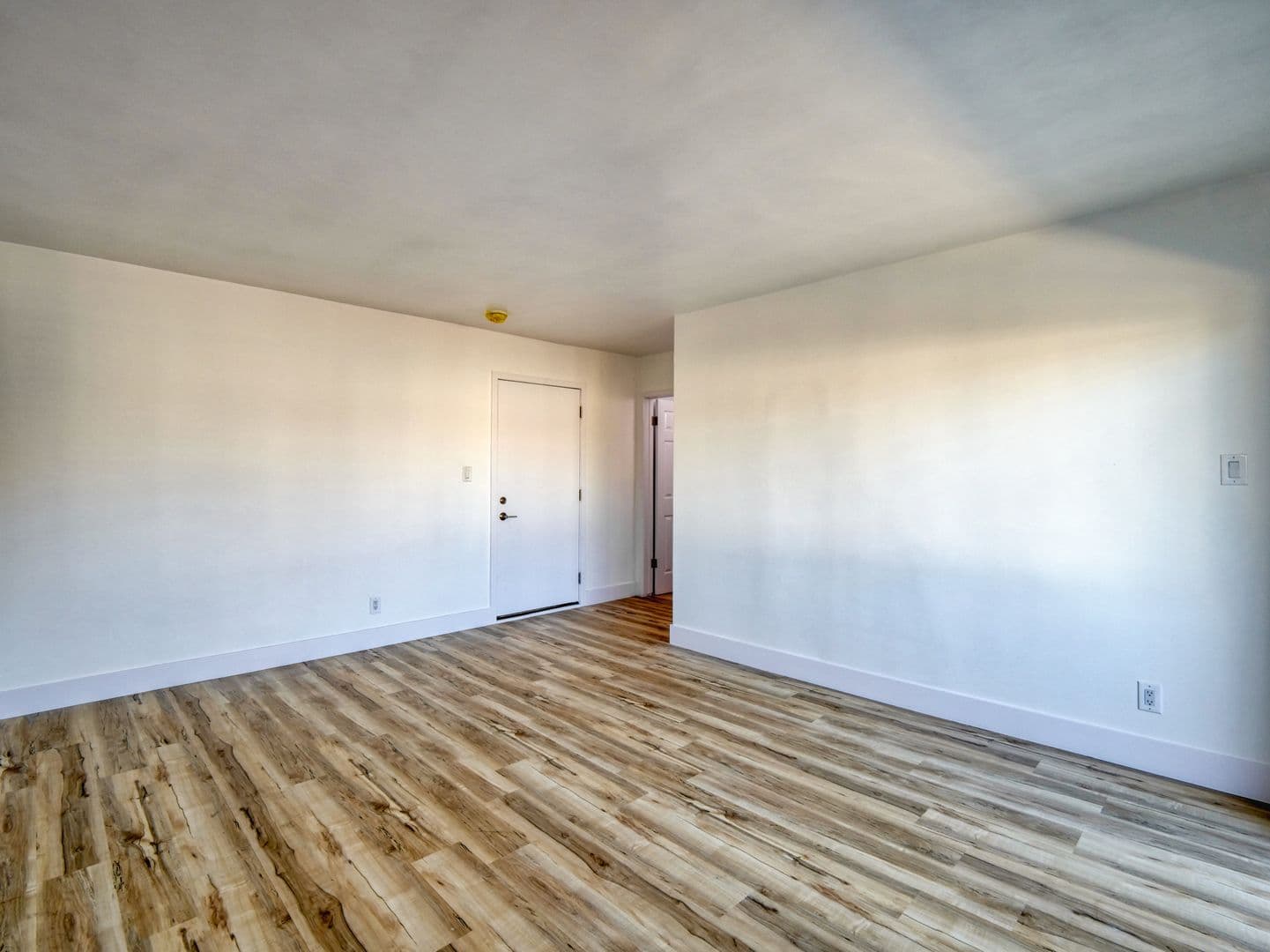 Los Angeles Apartment: 3721 Westwood Boulevard