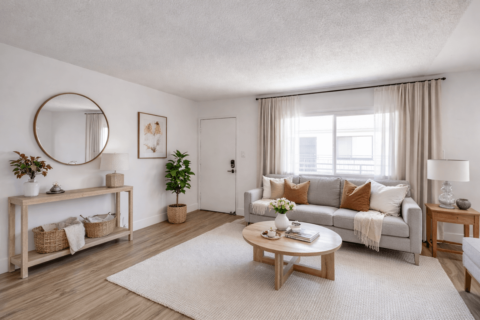 Los Angeles Apartment: 3926 Gibraltar Avenue