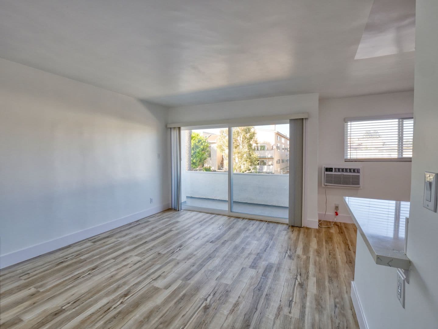 Los Angeles Apartment: 3721 Westwood Boulevard