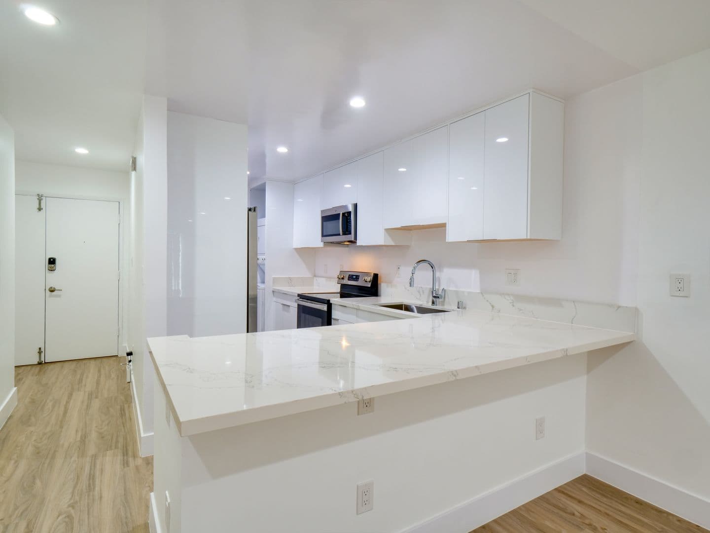 West Hollywood Apartment: 526 N. Orlando Avenue