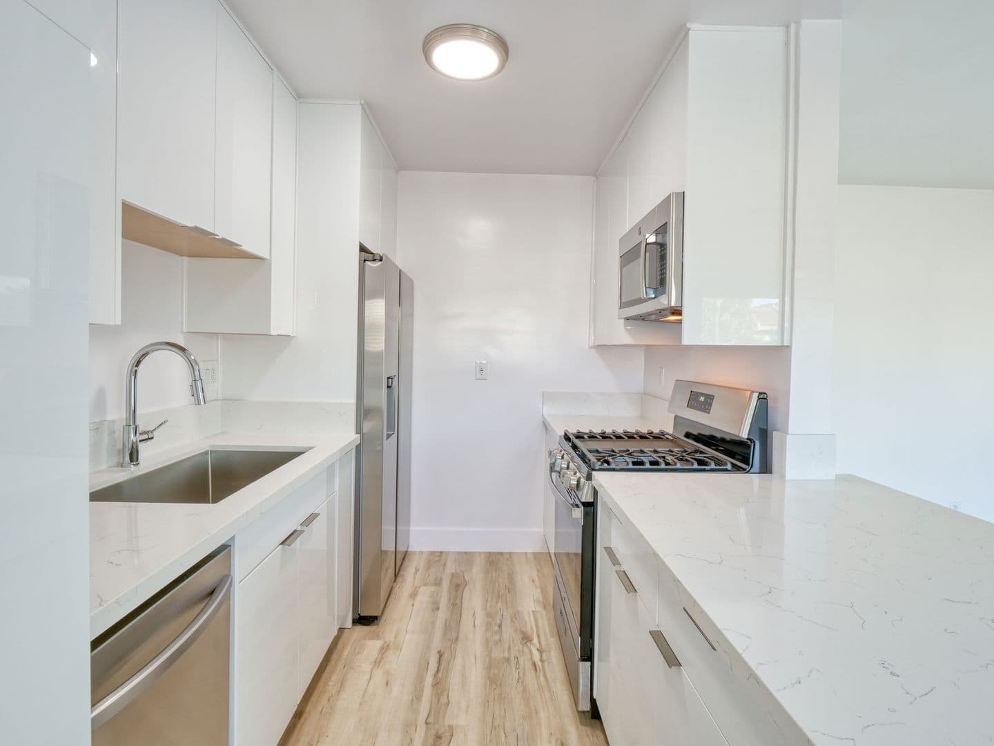 Los Angeles Apartment: 3721 Westwood Boulevard