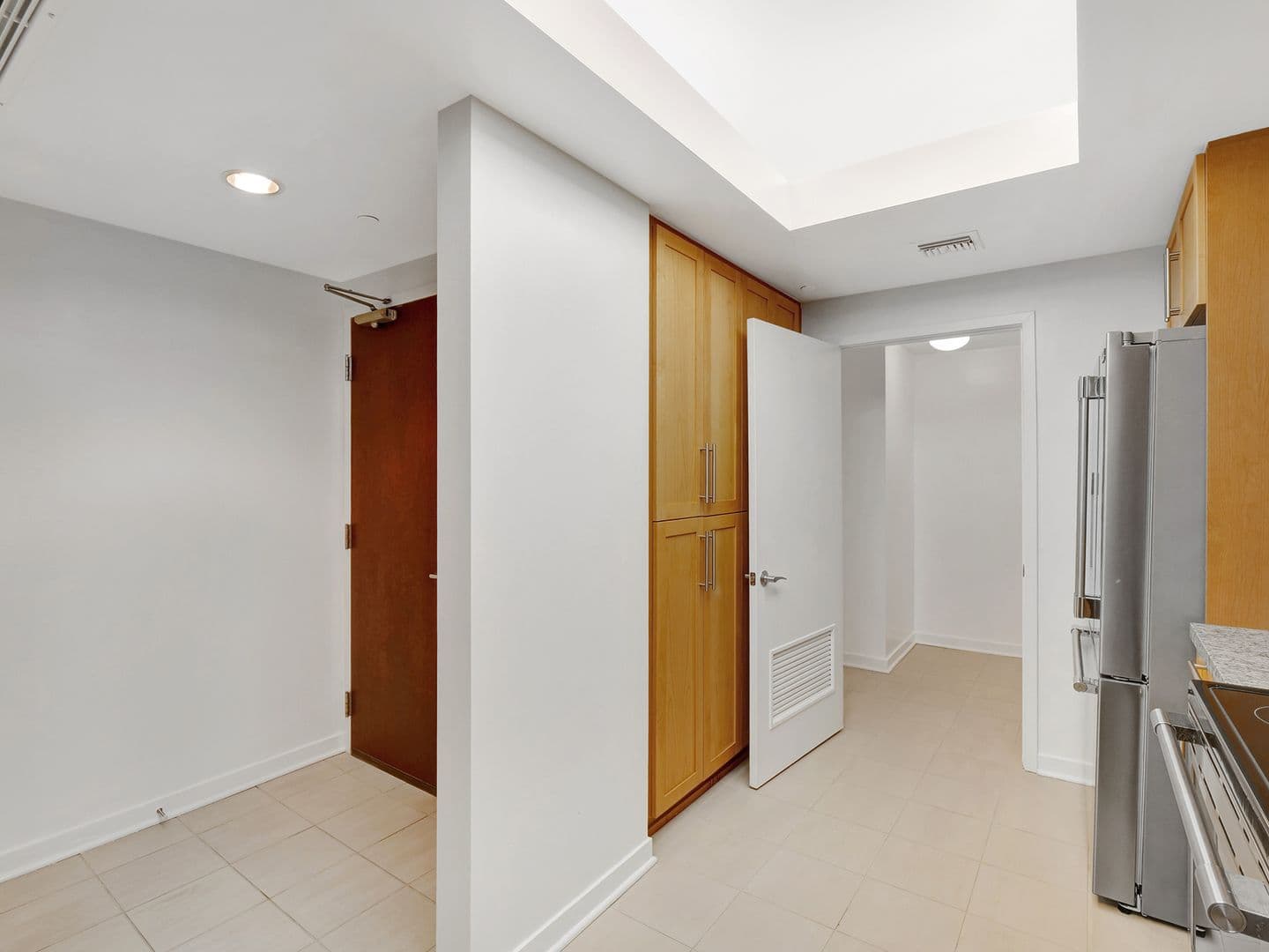 Los Angeles Apartment: 10599 Wilshire Blvd.