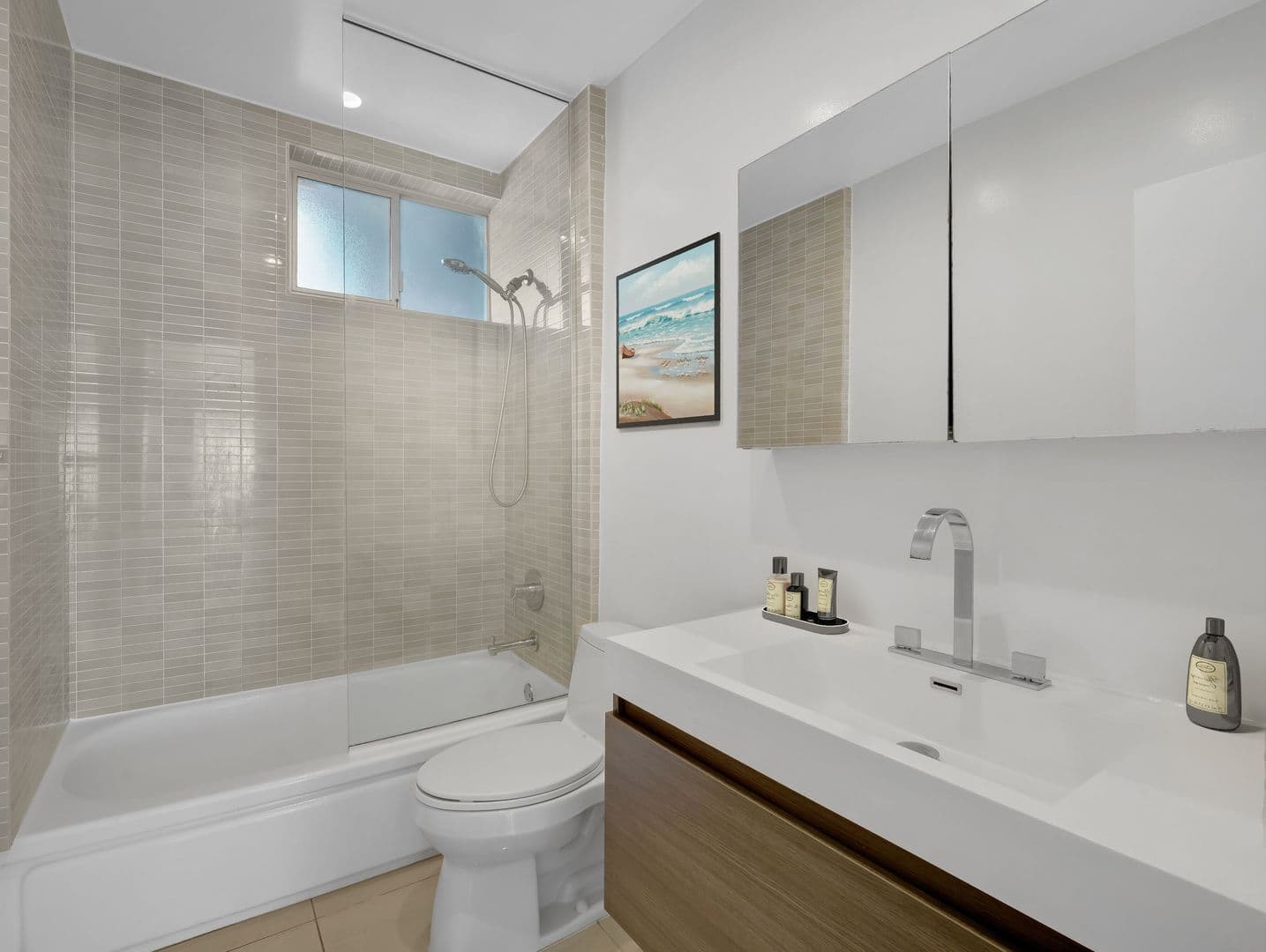 West Hollywood Apartment: 1115 Hacienda Place