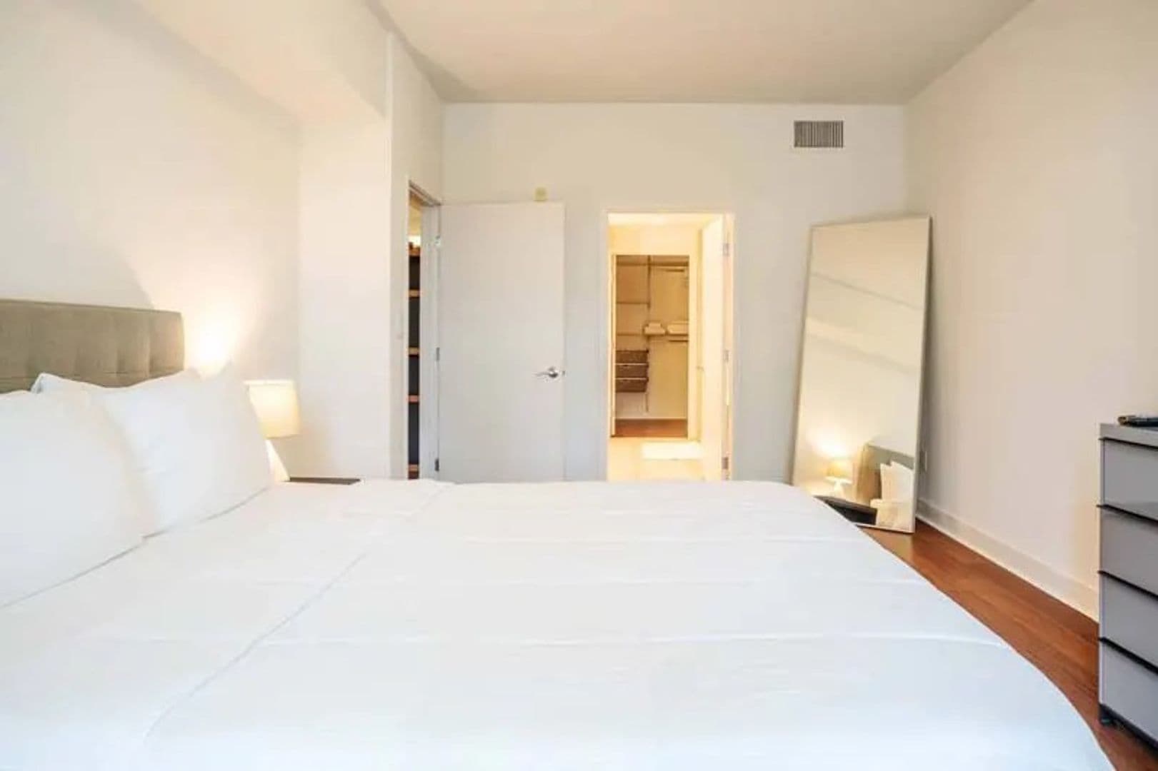 Los Angeles Apartment: 10599 Wilshire Blvd.