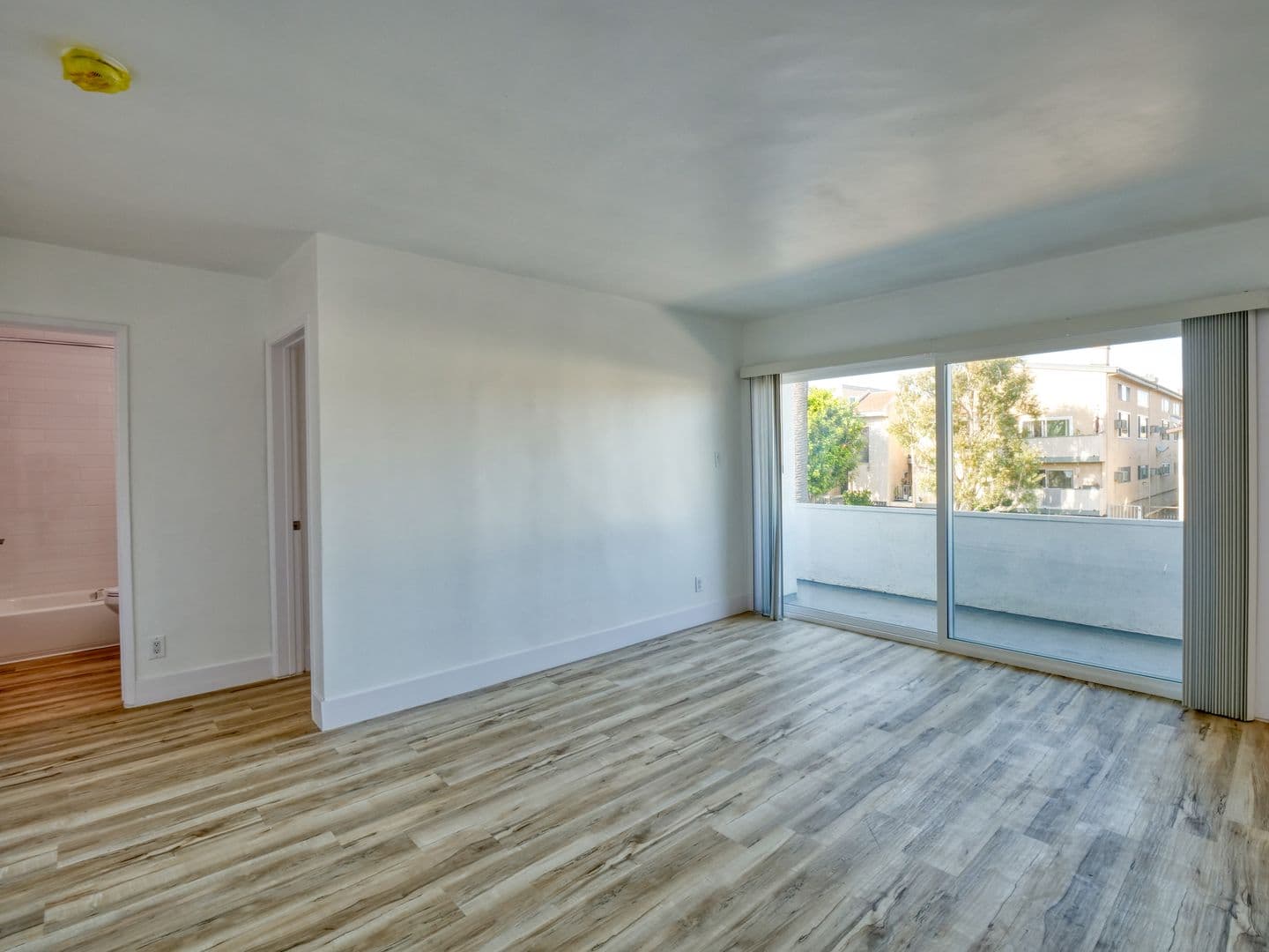 Los Angeles Apartment: 3721 Westwood Boulevard