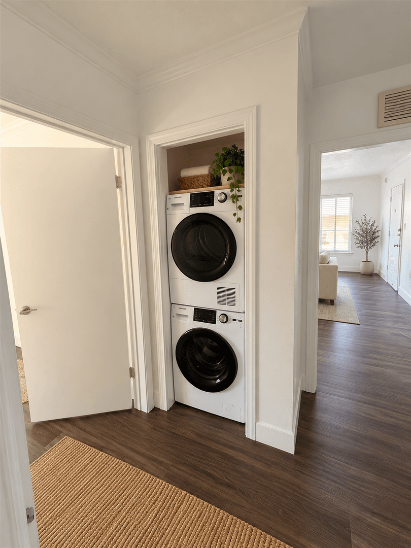 West Hollywood Apartment: 8261 Norton Avenue