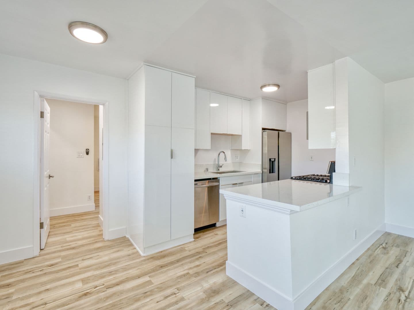 Los Angeles Apartment: 3721 Westwood Boulevard