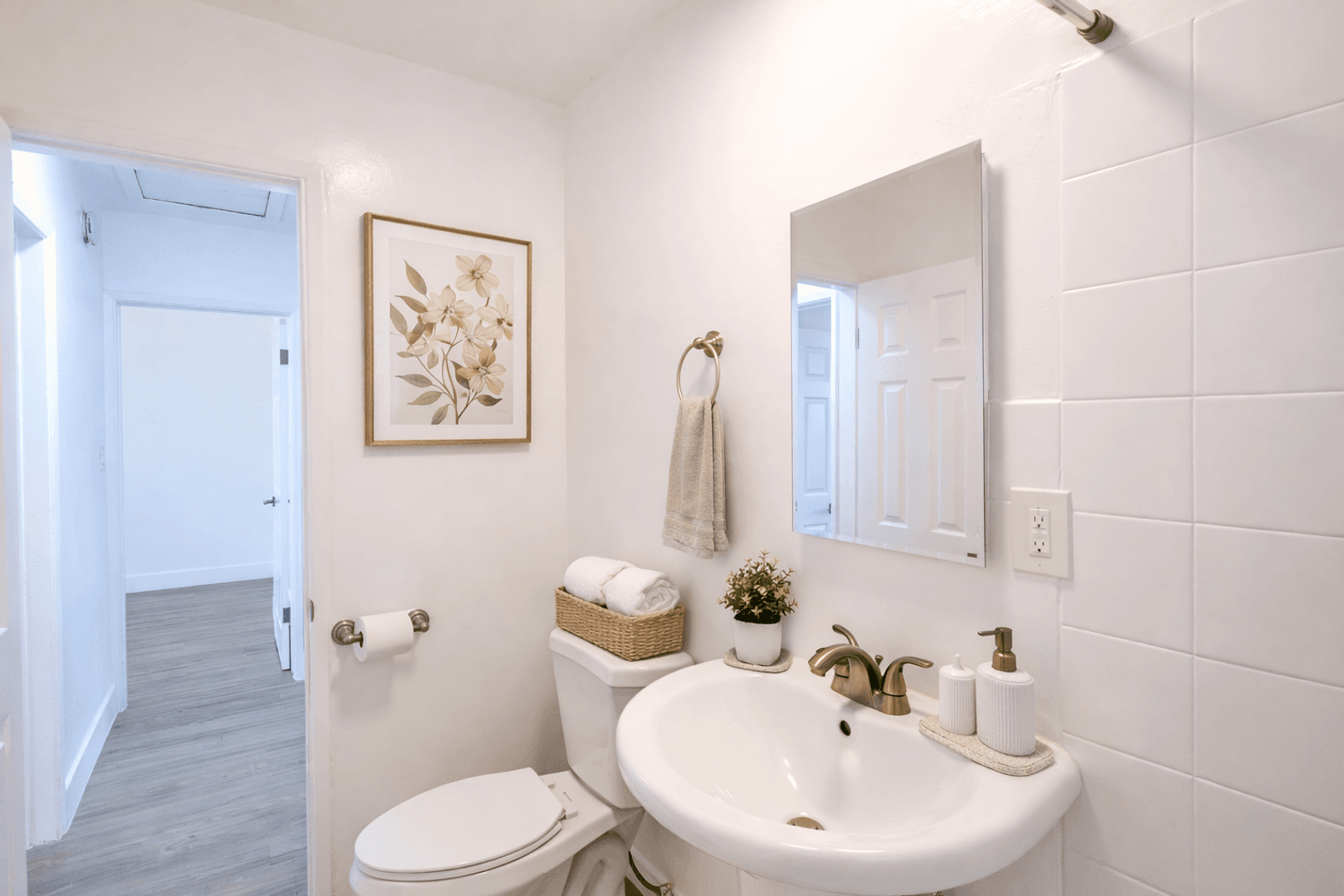 Los Angeles Apartment: 3926 Gibraltar Avenue