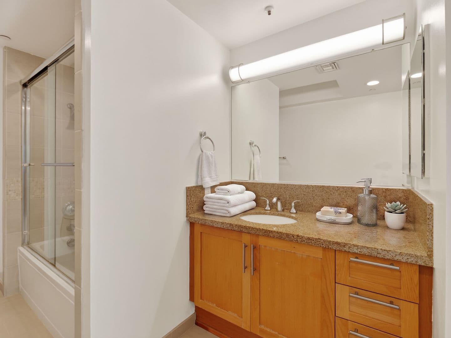 Los Angeles Apartment: 10599 Wilshire Blvd.