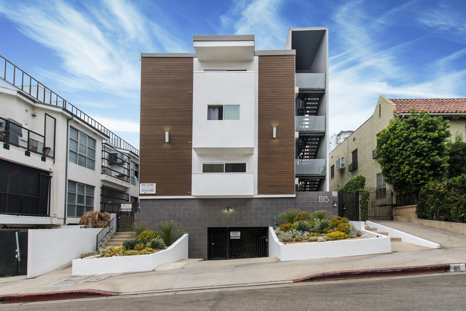 West Hollywood Apartment: 1115 Hacienda Place