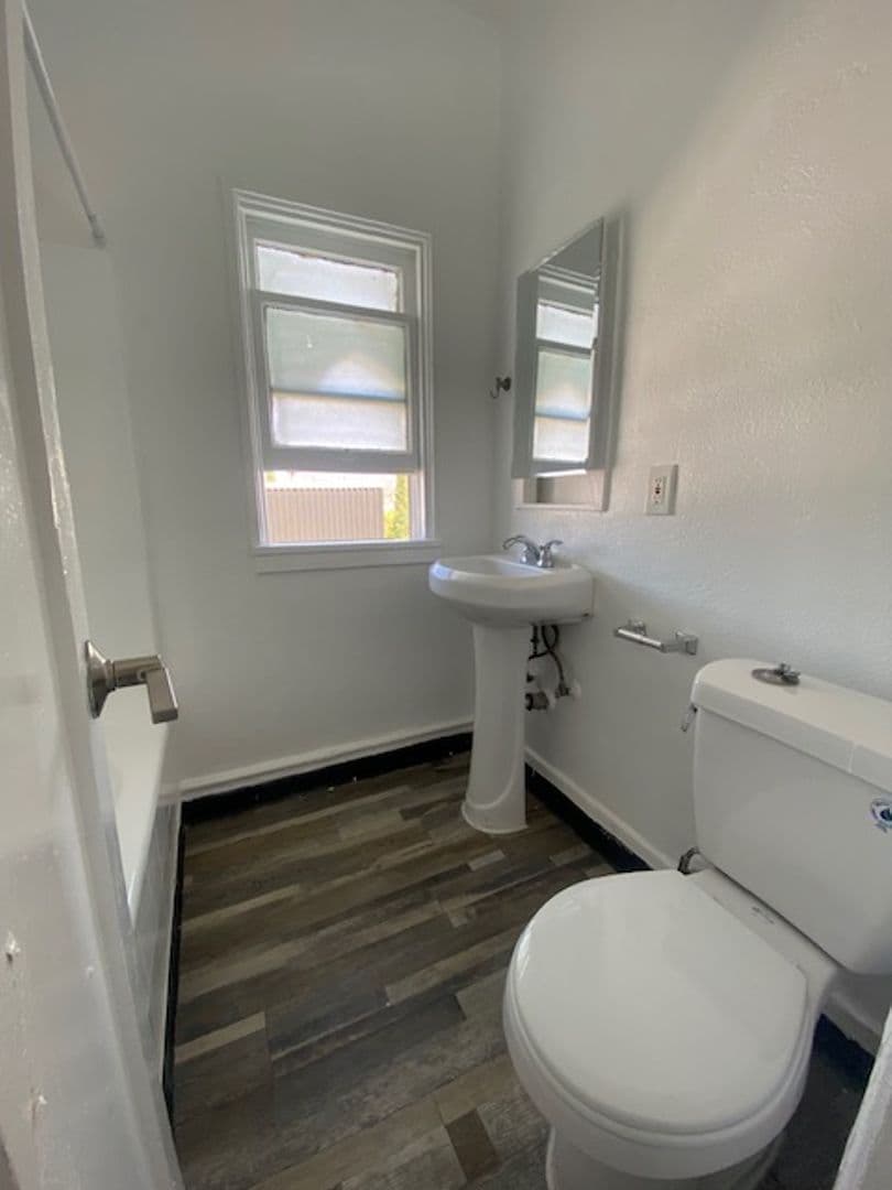 Los Angeles Apartment: 1025 N. Serrano Avenue