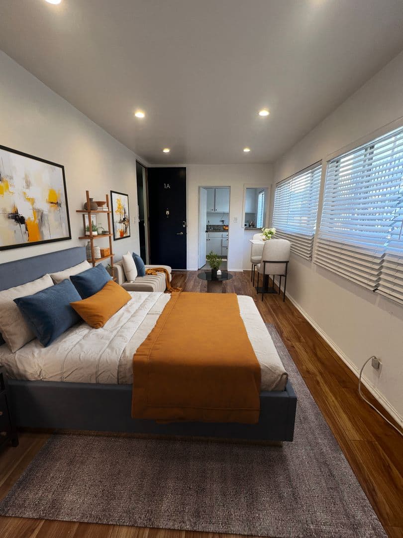 Los Angeles Apartment: 1636 N. Fuller Avenue