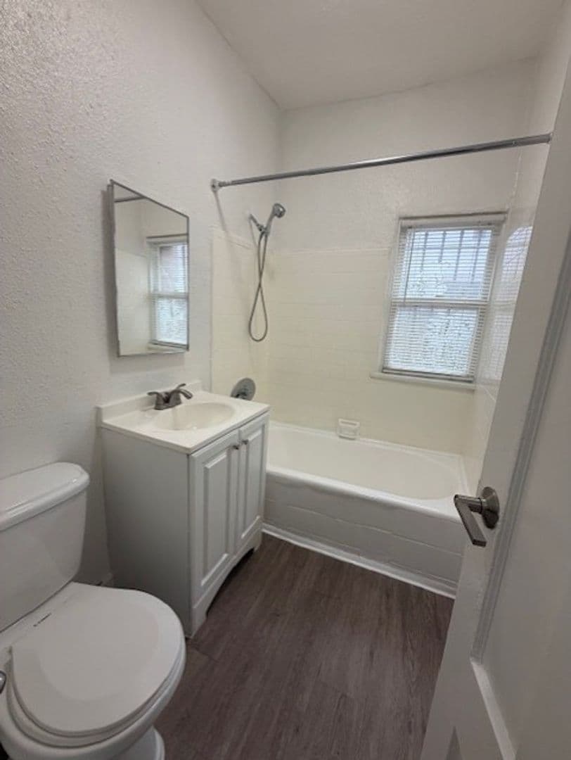Los Angeles Apartment: 1025 N. Serrano Avenue
