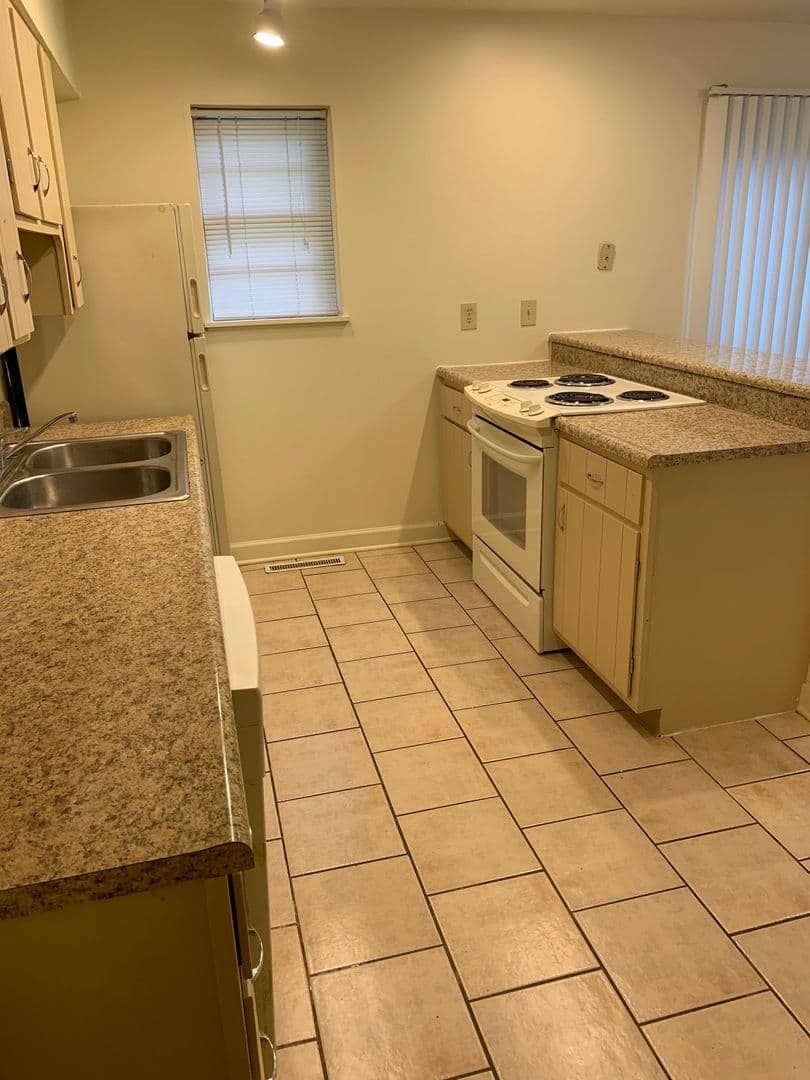 Indianapolis Apartment: 5220 Luzzane Lane