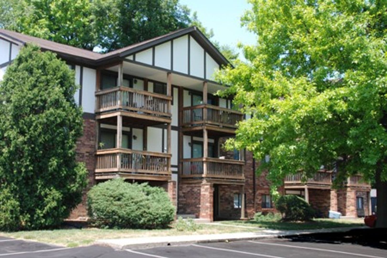 Indianapolis Apartment: 5220 Luzzane Lane