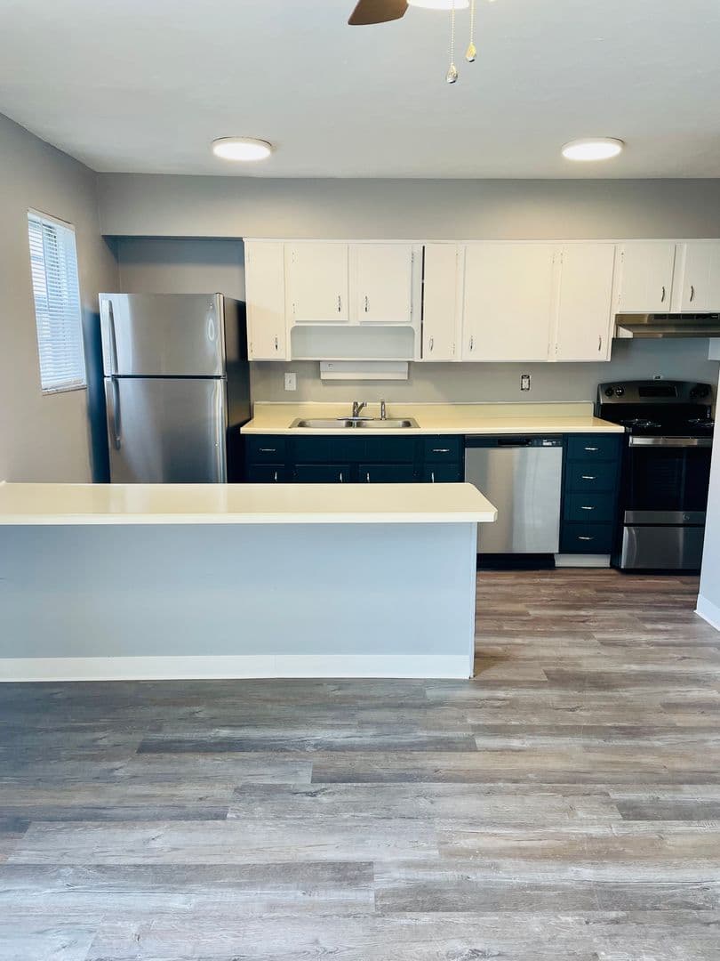 Indianapolis Apartment: 5220 Luzzane Lane
