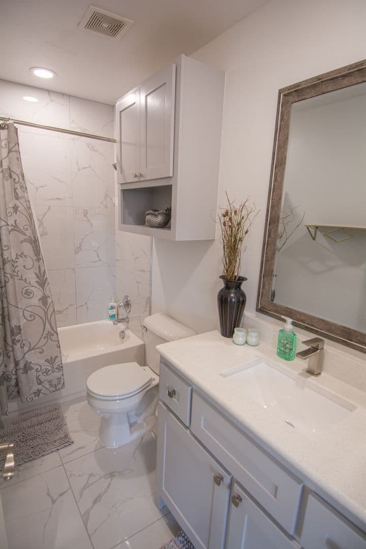 Oklahoma City Apartment: 900 NW 13th St.