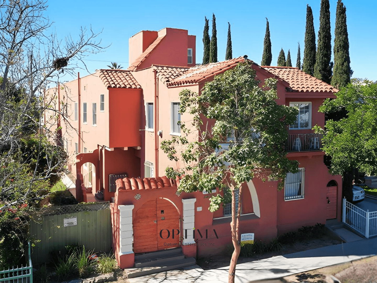 Long Beach Apartment: 1217 Cedar Ave